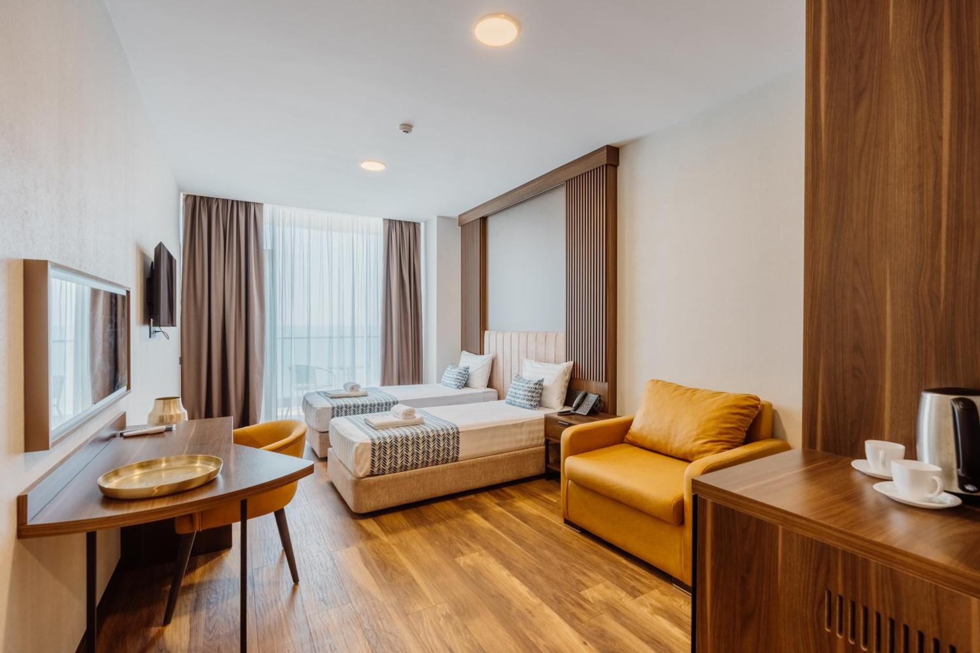באטומי Hotel Navi מראה חיצוני תמונה